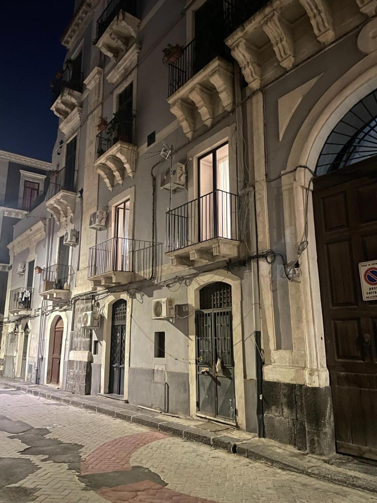 Апартаменты La Casa Di Carta Al Duomo Катания Экстерьер фото